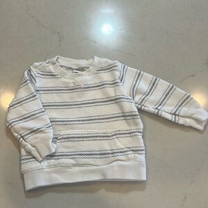 Carter's baby t-shirt, excellent condition, 18 months.